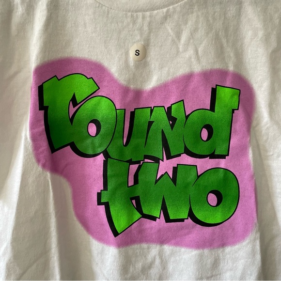 🥝 Round Two | Bubble Font White Tee (S) 🥝 - Picture 2 of 4